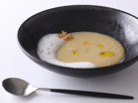 ひよこ豆のポタージュ。豆を浸水する必要がないので、とても手軽に作れます。