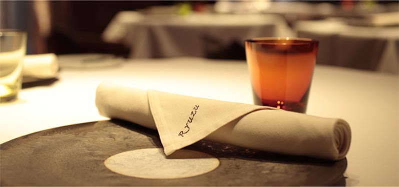 Restaurant Ryuzu テーブル