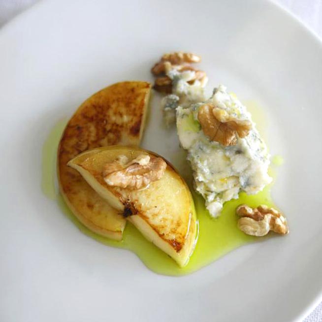 りんごのソテーとブルーチーズ