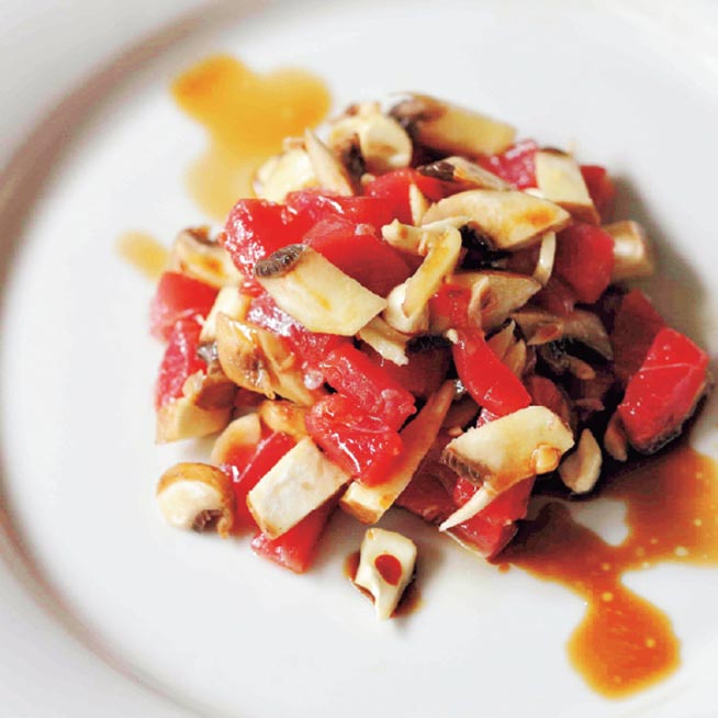 マグロとマッシュルームとカシューナッツのタルタル